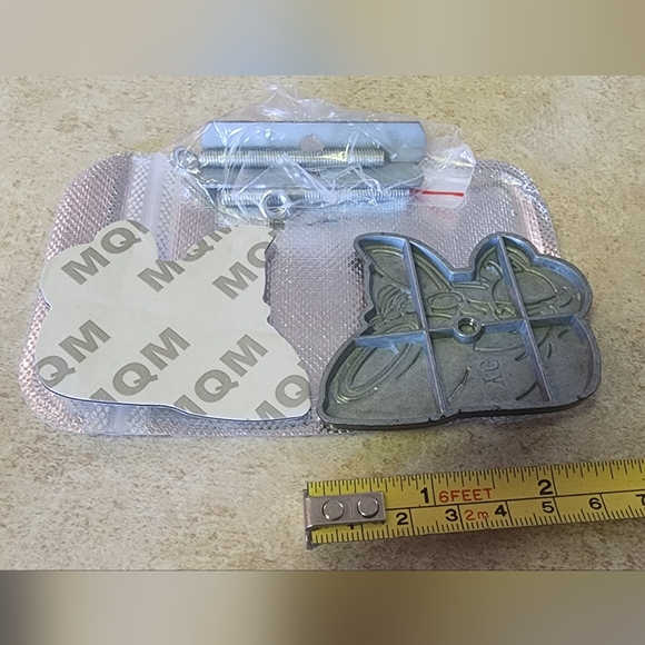 One Scat pack Super Bee badge emblem approx 3.5".MANY other scat pack em… - Picture 2 of 3